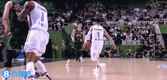 金年会体育😏没那么容易!周琦篮下大帽法尔&后者被帽翻